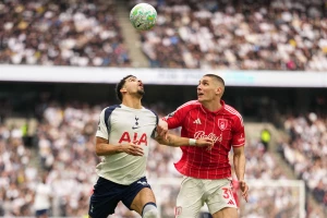 Tragični Totenhem je zreo za Čempionšip, "šumari" ga gurnuli u provaliju, a na ivici ga zadržala Vila